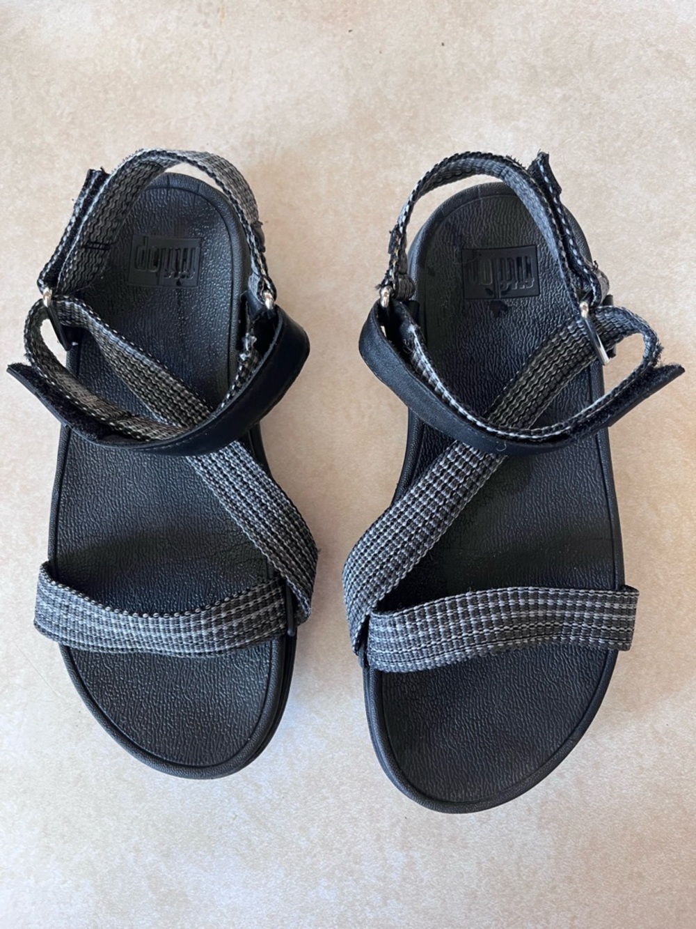 Fitflop Loosh Black and Gray Size 6 Strappy Webbing Sandals